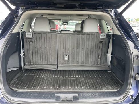 Used 2020 Toyota Highlander XLE AWD/4WD image 7
