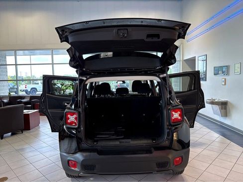 Used 2023 Jeep Renegade Latitude AWD/4WD image 13