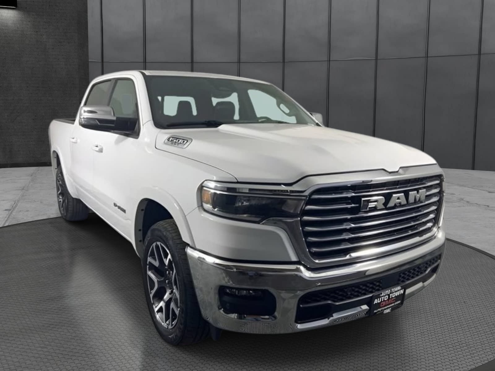 Used 2025 RAM 1500 Laramie AWD/4WD image 5