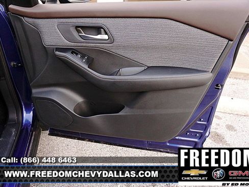 Used 2023 Nissan Rogue SV image 34