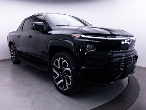 Used 2024 Chevrolet Silverado EV RST AWD/4WD image 15