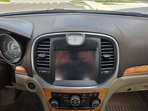 Used 2012 Chrysler 300 C image 26
