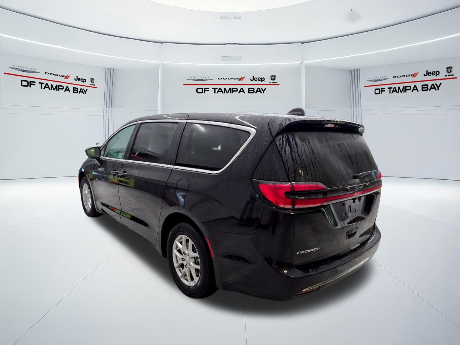 New 2027 Chrysler Pacifica Select FWD image 4