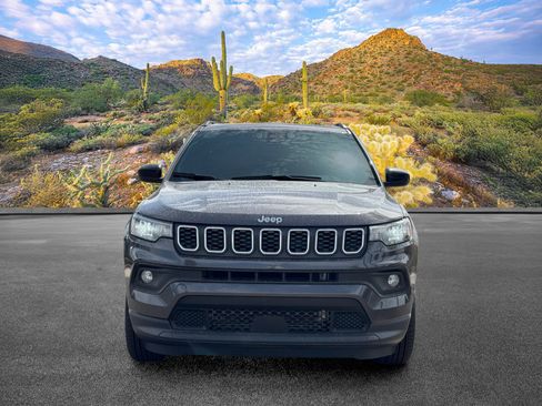 Used 2024 Jeep Compass Latitude AWD/4WD image 9