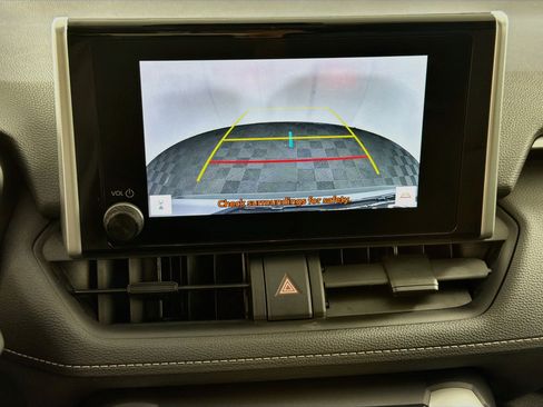 Used 2025 Toyota RAV4 LE AWD/4WD image 22
