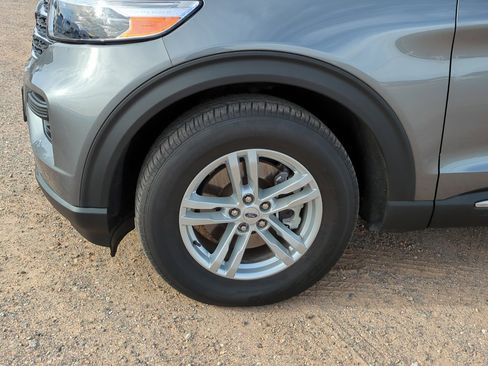 Used 2022 Ford Explorer XLT image 9