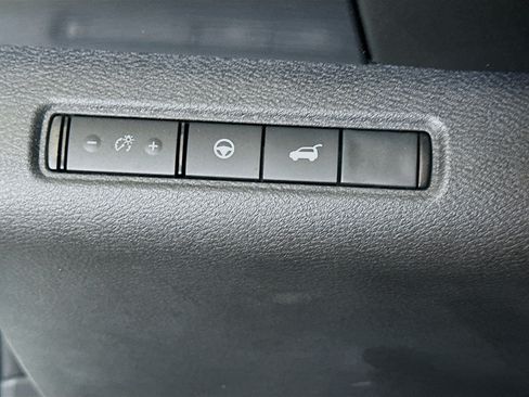 Used 2023 Nissan Pathfinder SL FWD image 17