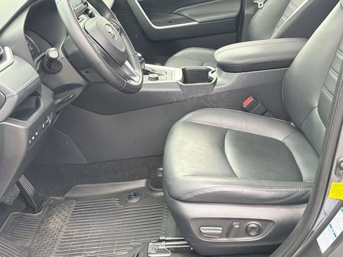 Certified 2022 Toyota RAV4 XLE Premium image 27