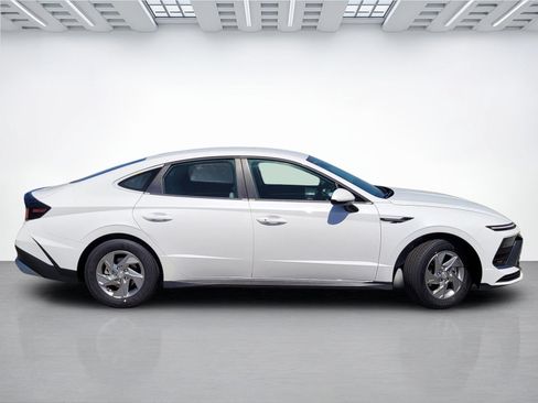 New 2026 Hyundai Sonata SE FWD image 3