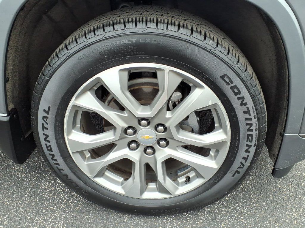 Used 2020 Chevrolet Traverse Premier w/ LPO, Blackout Package FWD image 27