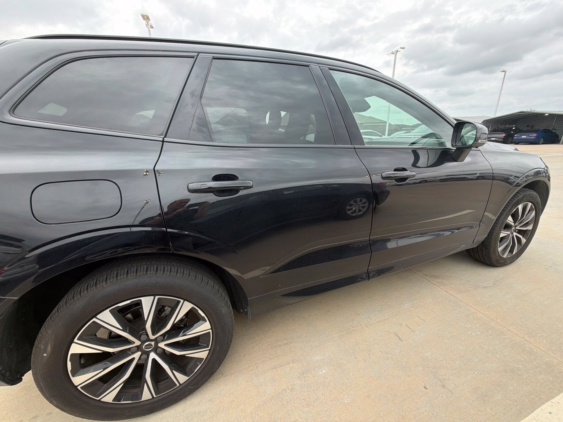 Used 2025 Volvo XC60 B5 Plus AWD/4WD image 2