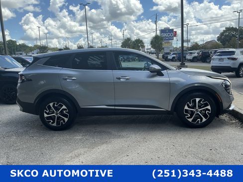Used 2024 Kia Sportage EX FWD image 6