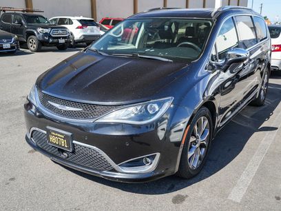 Used 2019 Chrysler Pacifica Limited w/ Tire & Wheel Group