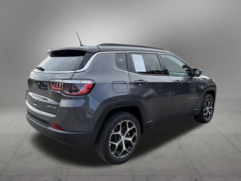 Used 2024 Jeep Compass Limited image 4