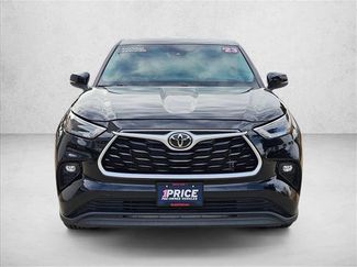 Used 2023 Toyota Highlander LE video 2