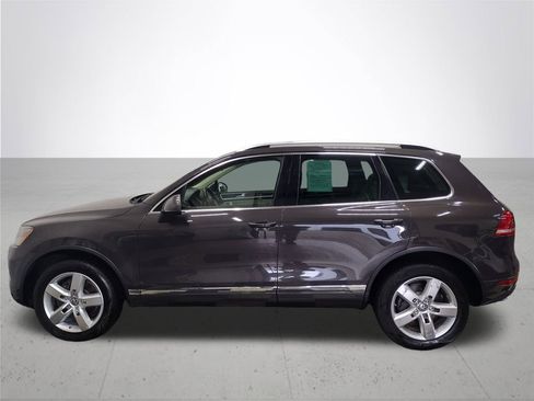 Used 2012 Volkswagen Touareg TDI image 9