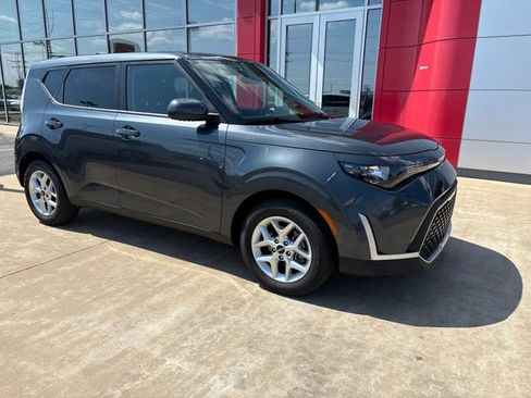 Used 2025 Kia Soul LX FWD image 7