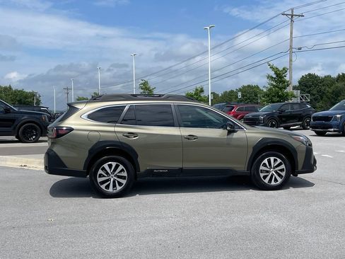 Used 2025 Subaru Outback Premium AWD/4WD image 8