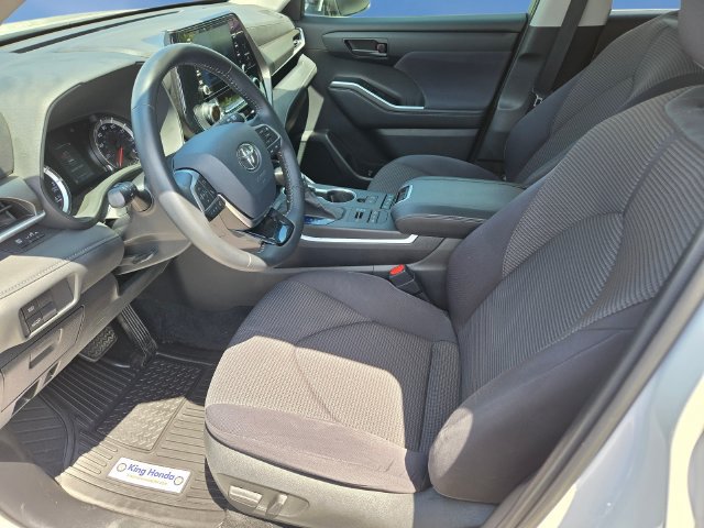 Used 2020 Toyota Highlander LE AWD/4WD image 14