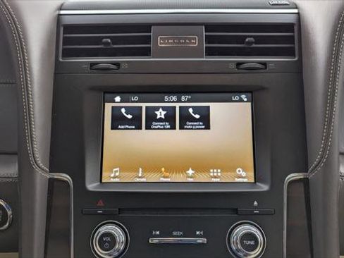 Used 2017 Lincoln Navigator Reserve image 28