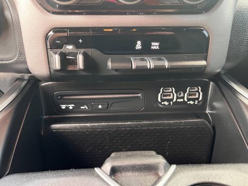 Used 2019 RAM 1500 Big Horn AWD/4WD image 34