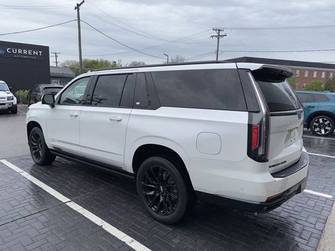 Used 2024 Cadillac Escalade ESV Sport w/ LPO, ONYX Package image 3