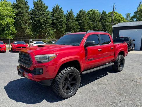 Used 2017 Toyota Tacoma TRD Sport w/ Tow Package (A/T) AWD/4WD image 8