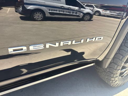 Used 2021 GMC Sierra 3500 Denali w/ Denali Ultimate Package AWD/4WD image 18
