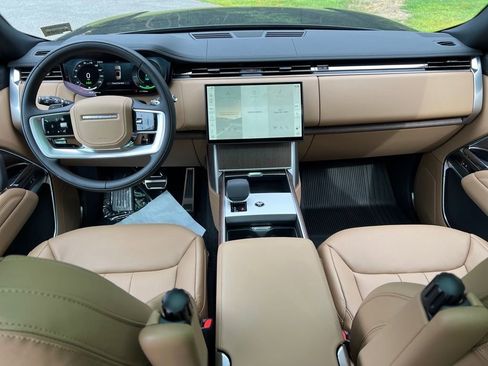 New 2025 Land Rover Range Rover SE image 25