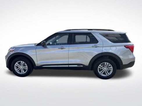 Used 2023 Ford Explorer XLT w/ Equipment Group 202A AWD/4WD image 2