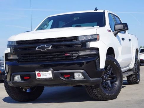 Used 2019 Chevrolet Silverado 1500 LT Trail Boss w/ Convenience Package image 3