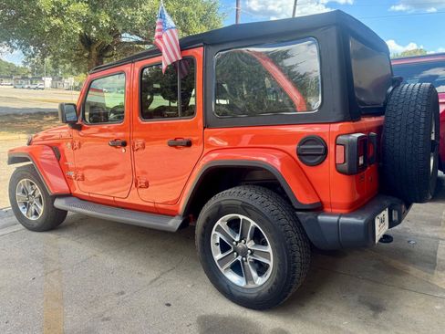 Used 2018 Jeep Wrangler Unlimited Sahara AWD/4WD image 9