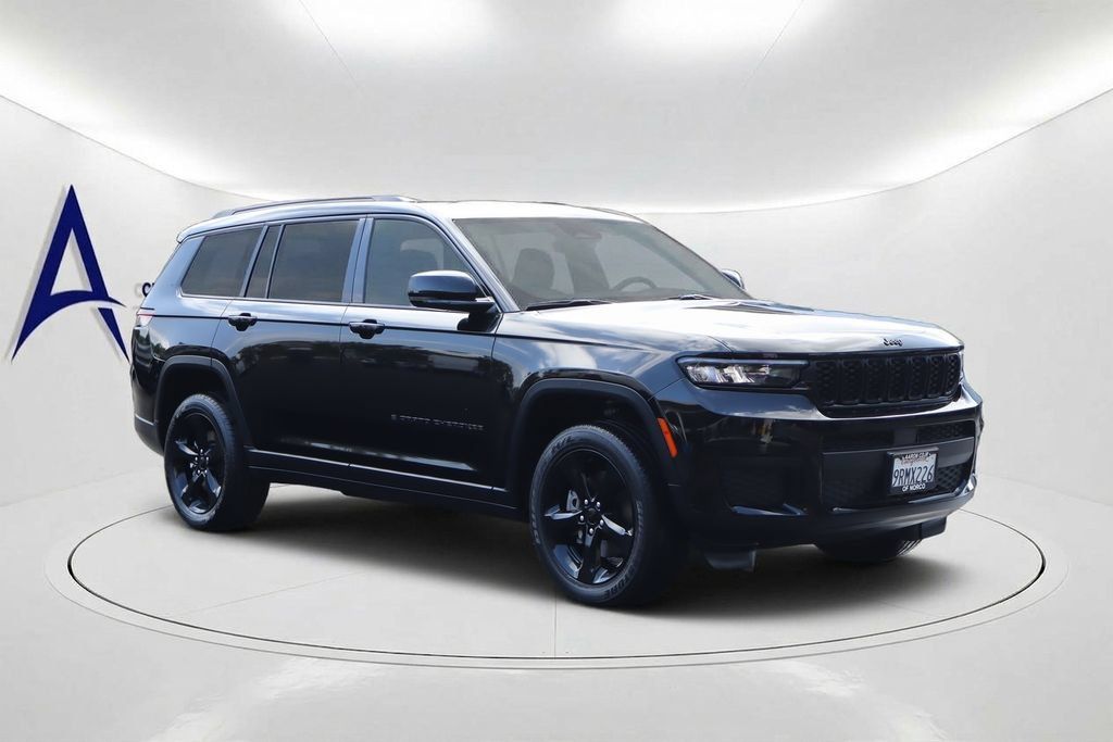 Used 2024 Jeep Grand Cherokee L Altitude RWD image 3