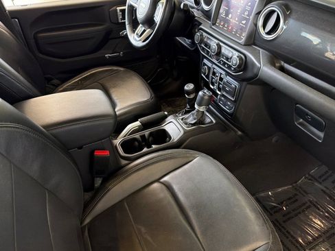 Used 2021 Jeep Wrangler Unlimited Sahara AWD/4WD image 18
