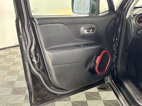 Used 2022 Jeep Renegade Trailhawk image 10