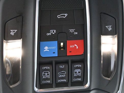 Used 2023 Jeep Grand Cherokee 4WD 4xe image 31