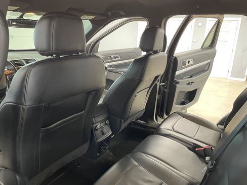 Used 2017 Ford Explorer XLT w/ Equipment Group 202A AWD/4WD image 14