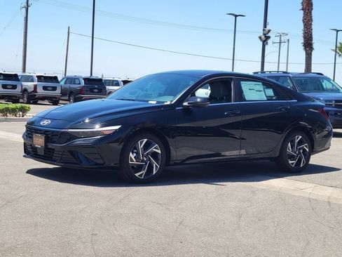 New 2026 Hyundai Elantra Limited FWD image 2
