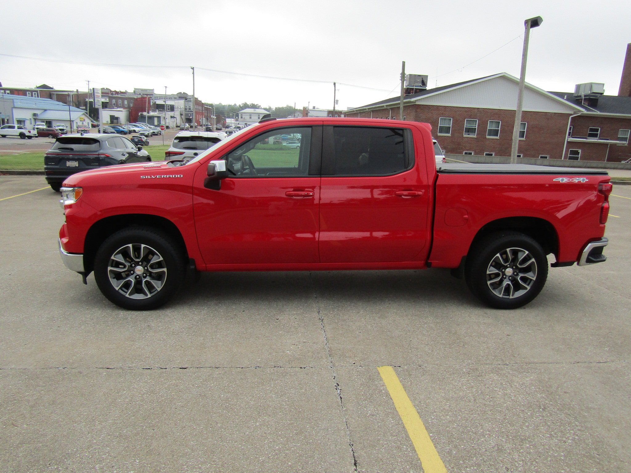 Used 2025 Chevrolet Silverado 1500 LT AWD/4WD image 6
