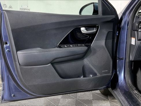 Used 2022 Kia Niro Touring Special Edition FWD image 22