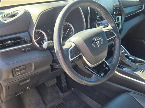 Used 2022 Toyota Highlander XSE image 10