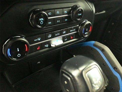 Certified 2022 Ford Bronco Outer Banks w/ Sasquatch Package image 17