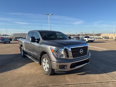 Used 2018 Nissan Titan SV w/ SV Convenience Package
