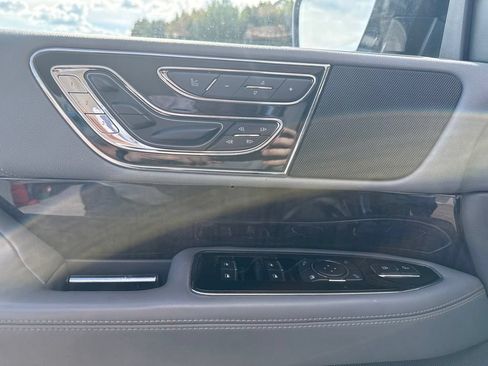 Used 2019 Lincoln Navigator Select w/ Technology Package AWD/4WD image 35