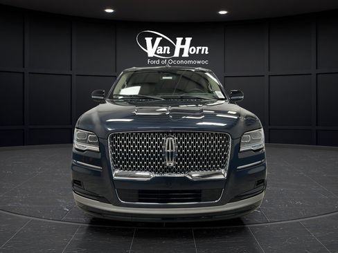 Used 2024 Lincoln Navigator Reserve AWD/4WD image 2