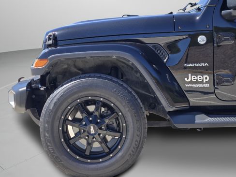 Used 2018 Jeep Wrangler Unlimited Sahara AWD/4WD image 30