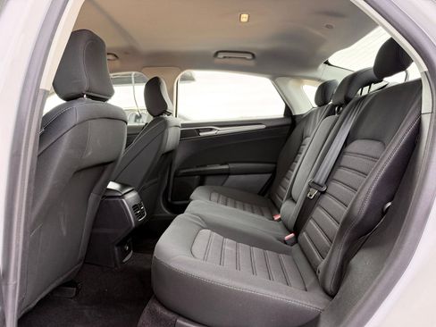 Used 2020 Ford Fusion SE FWD image 14