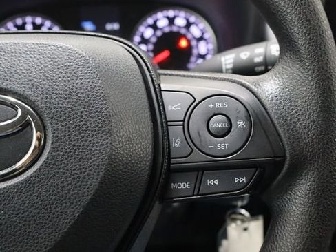 Used 2021 Toyota RAV4 LE image 22