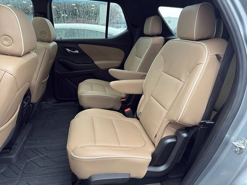 Used 2023 Chevrolet Traverse Premier image 20
