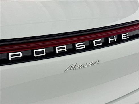 Used 2026 Porsche Macan AWD/4WD image 25
